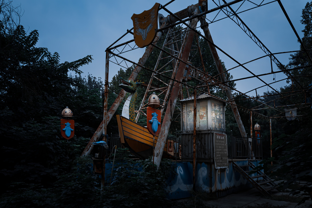 小时候的游乐园现在已经荒废了有一丢丢切尔诺贝利的感觉