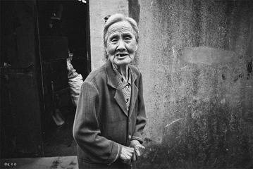 浴堂街,90多岁的老人诉说辛酸的晚年