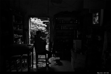 左所大街，老杂货店里守店人