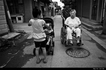 左所后街，人来人往