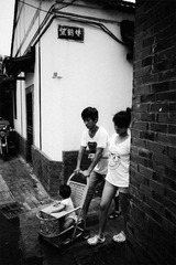 _1070501_望鹤楼，小巷里出来的三口之家.jpg