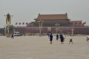 修车老人的无奈