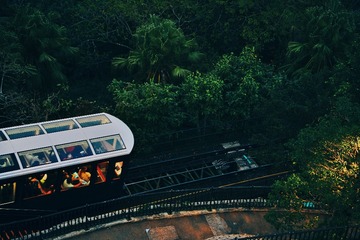 592049