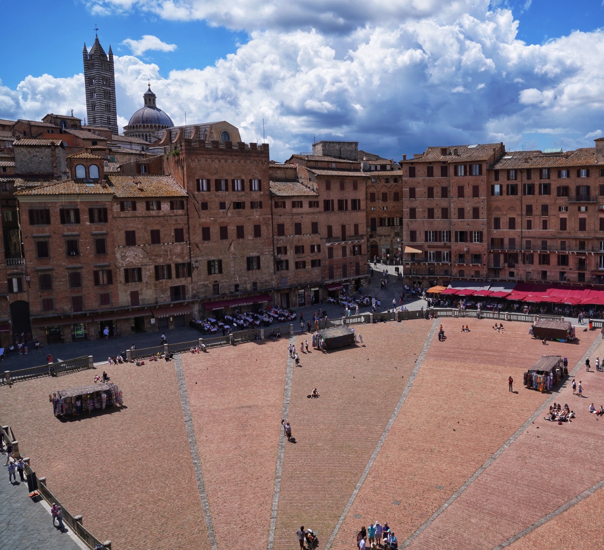 锡耶纳田野广场.曼吉亚塔楼