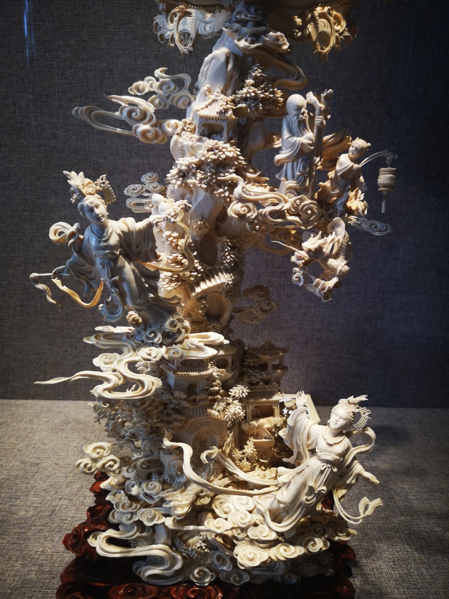 岭南象牙雕刻艺术.祝寿灯(郭敏琪,1990,广州,36cm x 36cmx 85cm) - 青