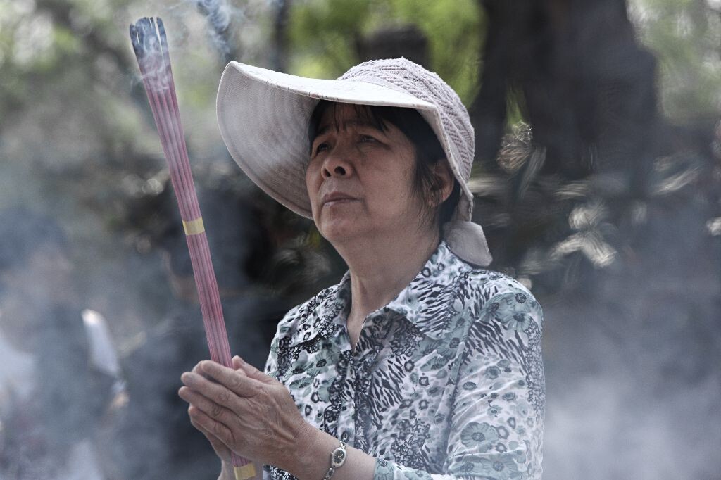 表情很凝重
