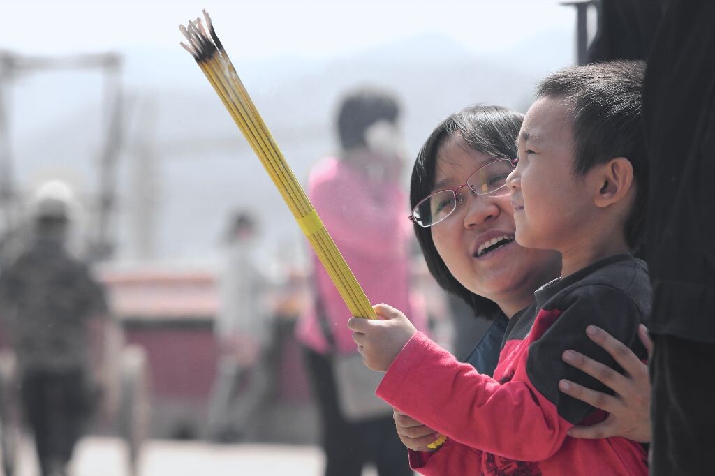 有了小孩子当然是祈求平安