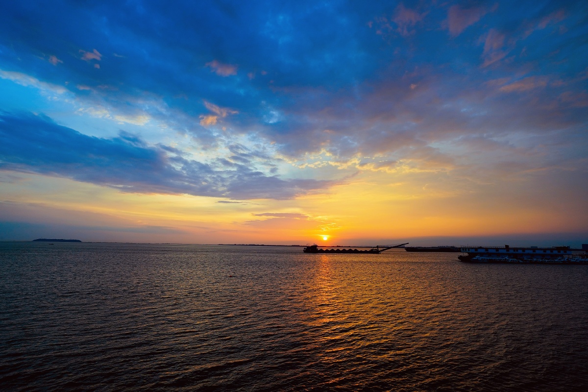 日938关注洞庭湖晚霞云上的日子日落太阳#薄暮晚上水域#洞庭湖晚霞so