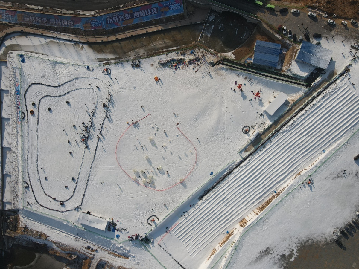 庆都山滑雪玩雪游乐场