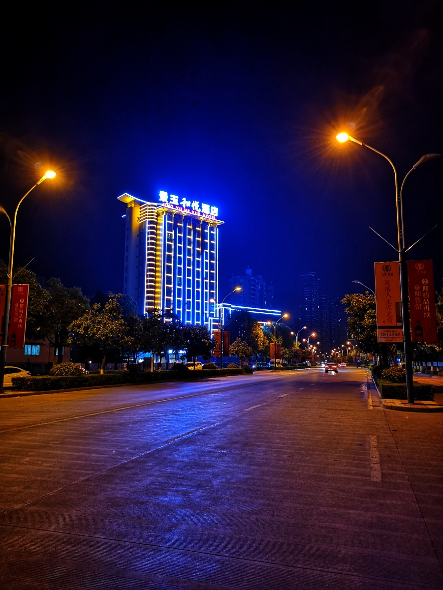 深夜与城市… - 李李李小样儿 - 图虫