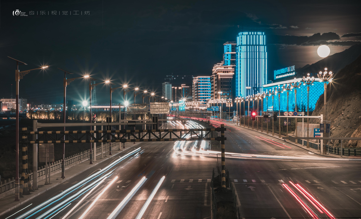 拉萨100米双子塔顿珠金融城