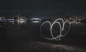868980