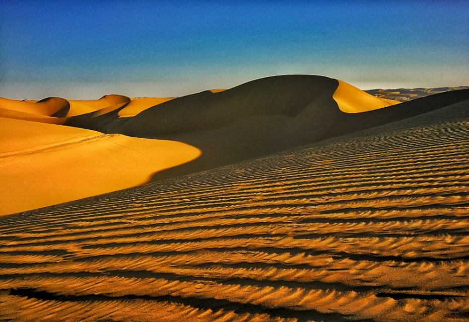 塔克拉玛干沙漠,一望无际,浩瀚无边.