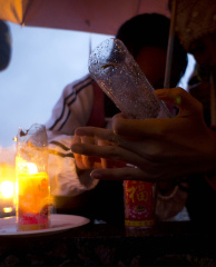 点燃蜡烛 带走哀思