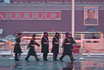天安门广场站岗的战士