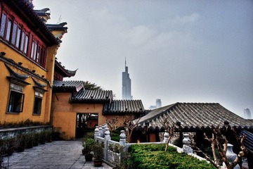 鸡鸣寺外的紫金大厦