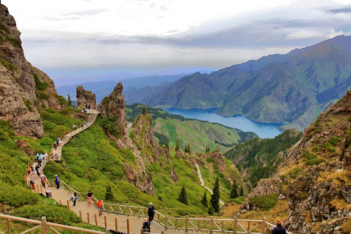 天山云池马牙山