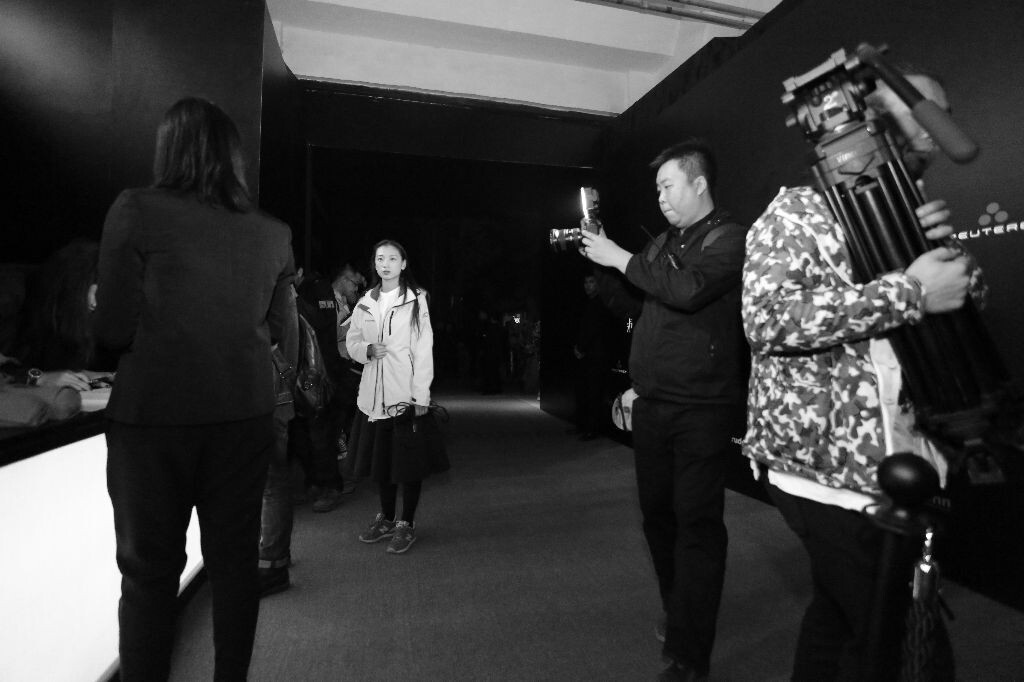 尤伦斯的韦韦来摄影展开幕时的一角