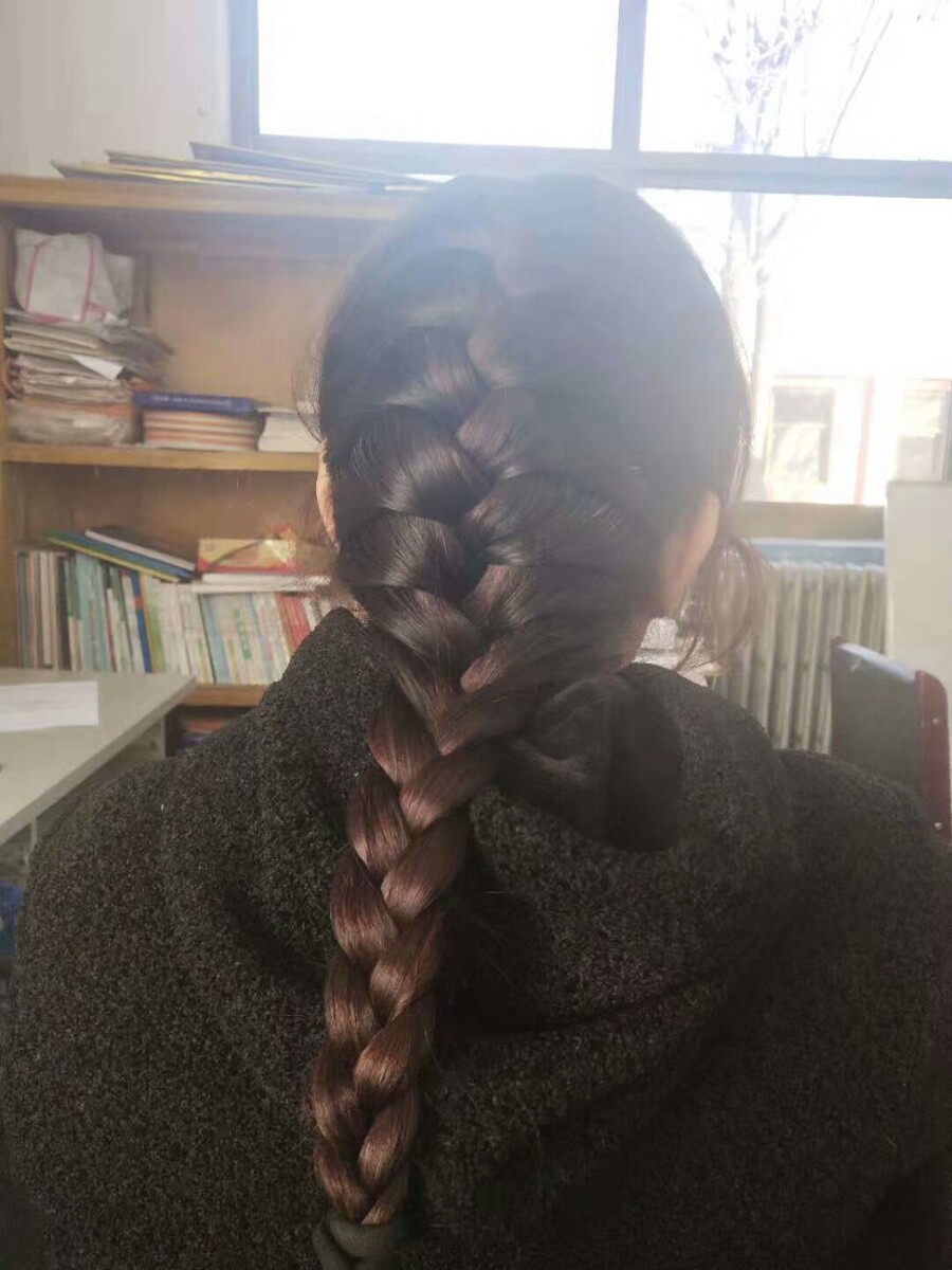 高中女生做头发