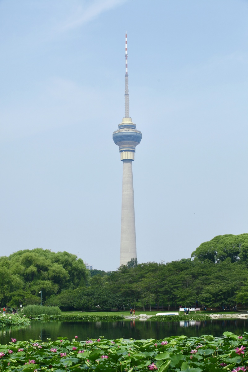 威然矗立的北京电视塔