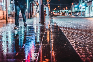 598907