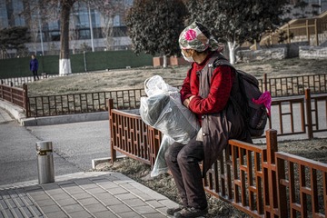 等