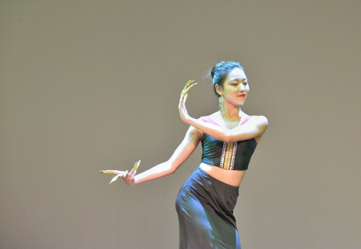 傣族舞蹈(长甲)是国家大剧院演出修图:snapseed