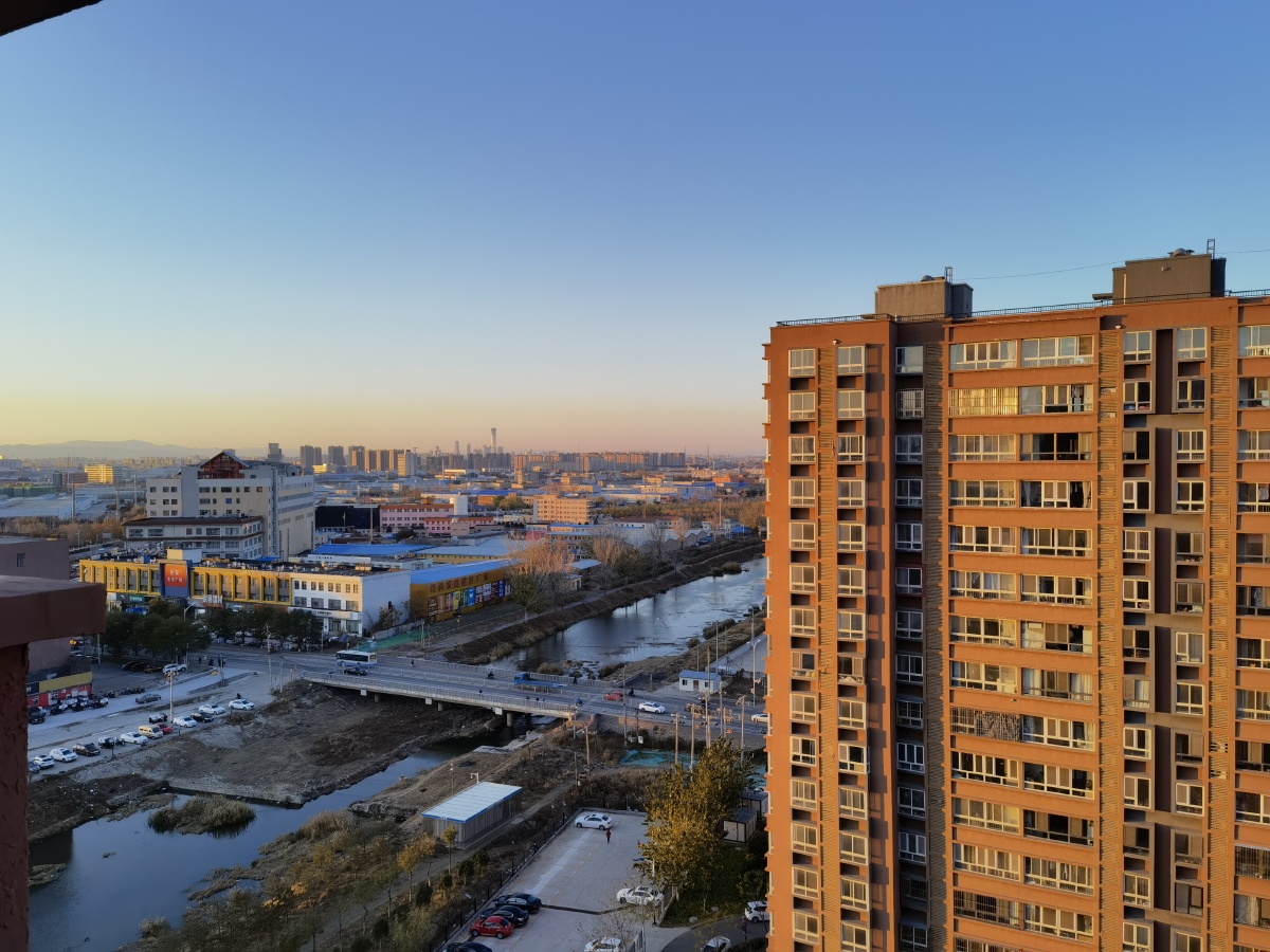 请跟着我的镜头从郊区看望北京市中心