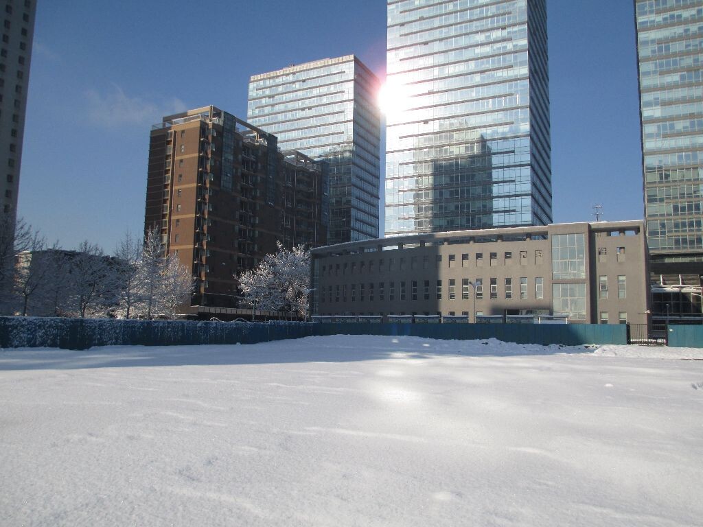 科苑3月20日清晨<br />
3月20日清晨，被大雪覆盖的中关村校区让我有种发自内心的感动......