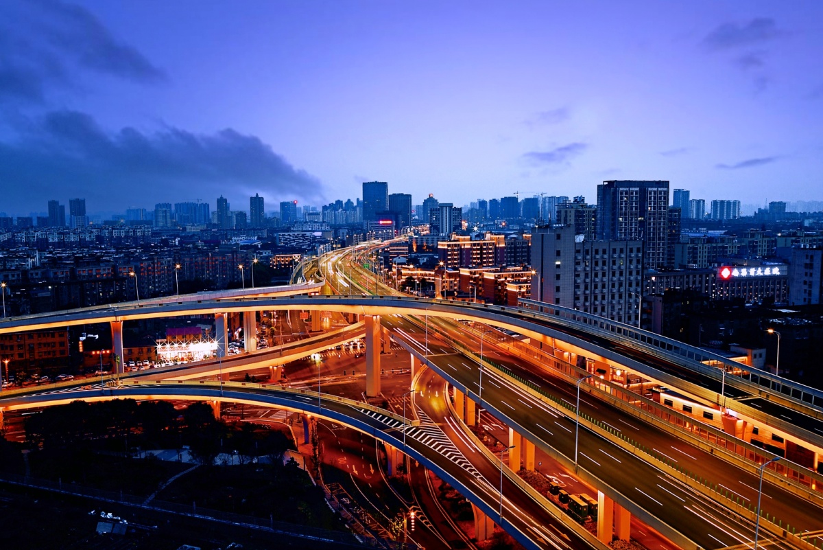 夜色中的南昌九州高架