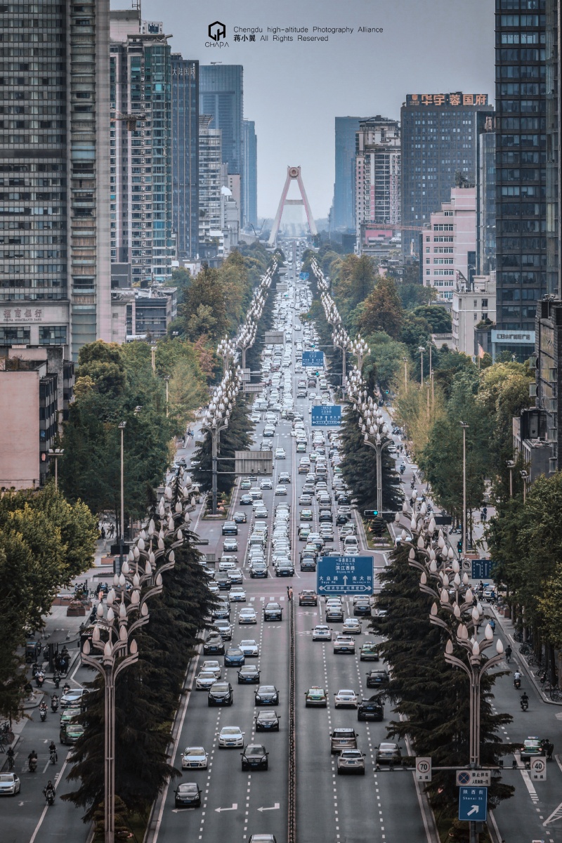 成都中轴线看着车水马龙的中轴线熟悉的成都又回来了