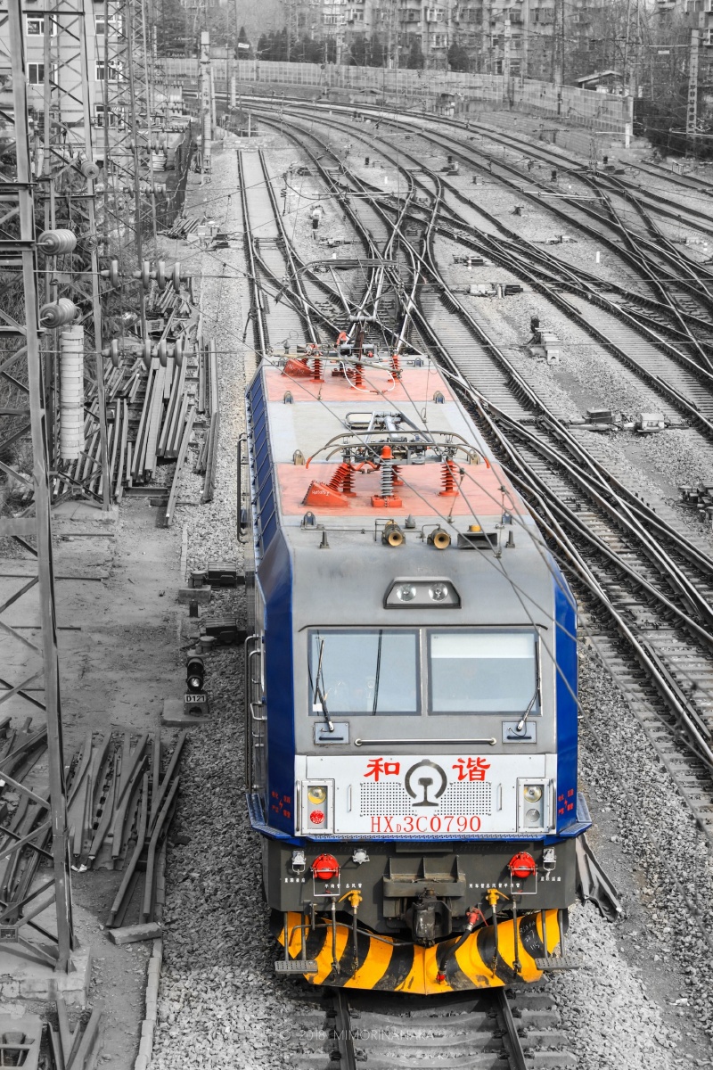 济南站附近,一台解挂的hxd3c正在回库途中