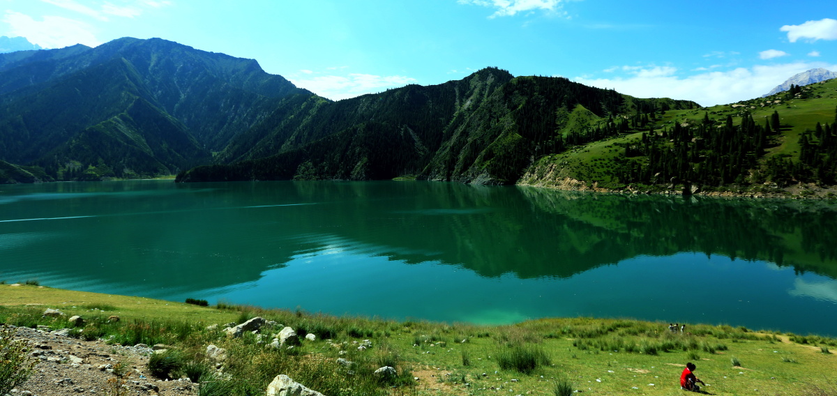 天山的大小龙池