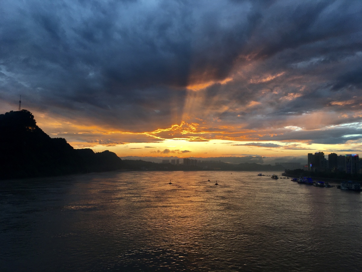 雨后夕阳无限美