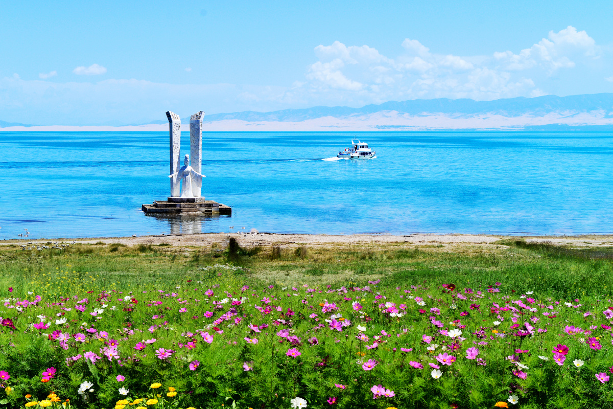 青海湖风光2016年7月拍摄于青海湖风景区天气好时湖上空的云朵着实