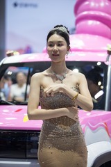 2025上海车展236万粉丝的网红车模7241