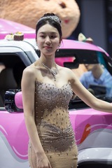 2025上海车展236万粉丝的网红车模7429