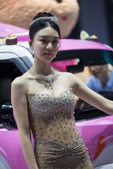 2025上海车展236万粉丝的网红车模7426