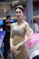 2025上海车展236万粉丝的网红车模7257