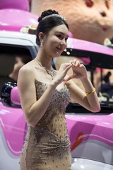 2025上海车展236万粉丝的网红车模7402