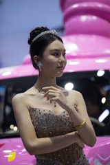 2025上海车展236万粉丝的网红车模7246