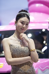 2025上海车展236万粉丝的网红车模7244