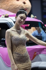 2025上海车展236万粉丝的网红车模7428