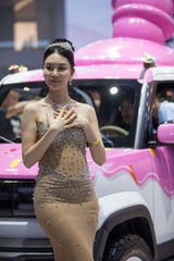 2025上海车展236万粉丝的网红车模7235