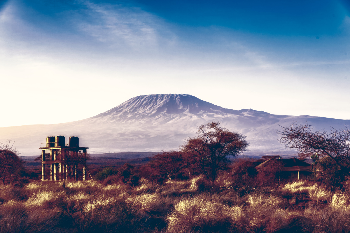 营地外的乞力马扎罗