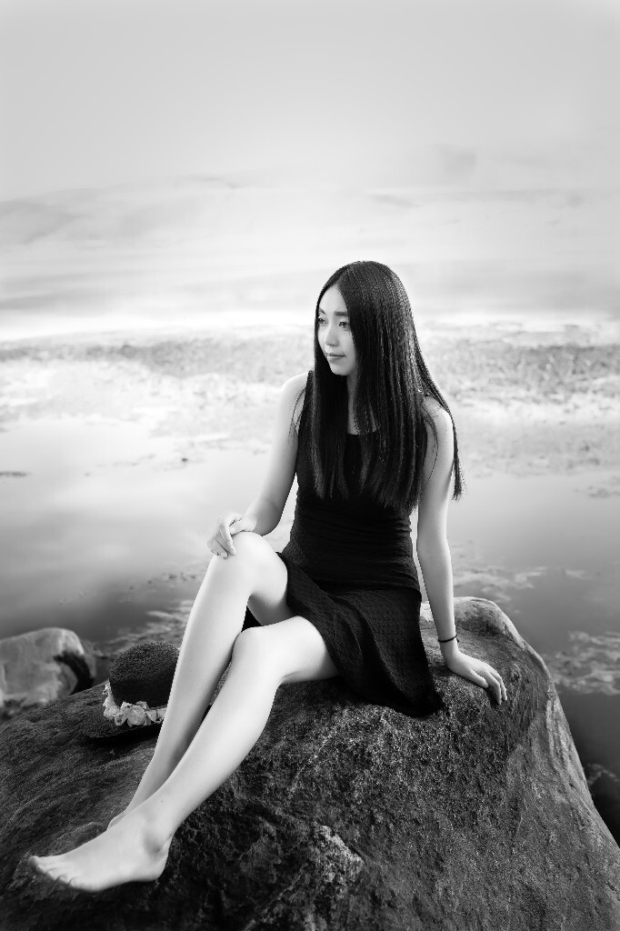 他们说我无药可医，因为他们从未见过你。（摄影：李白白，出镜：晓晓）
