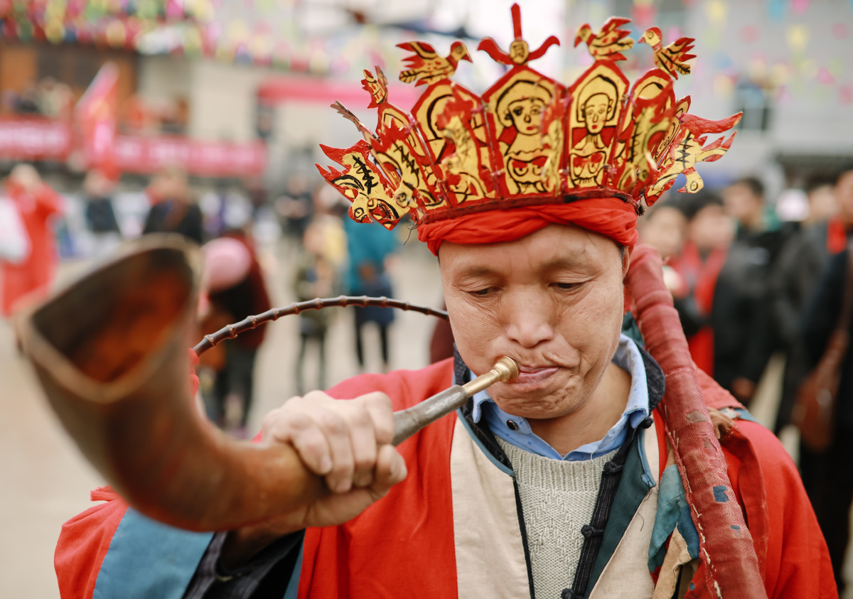 苗族巫师巴代祈福