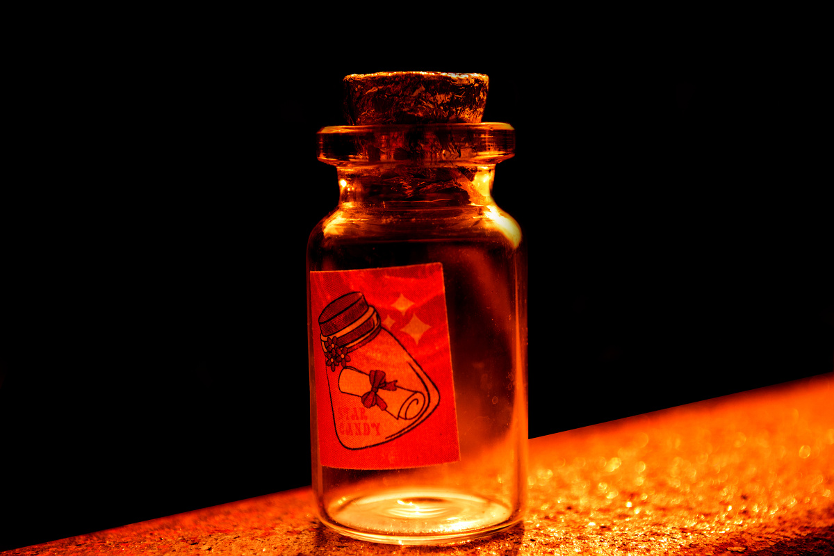 人们称这样的瓶子叫漂流瓶.