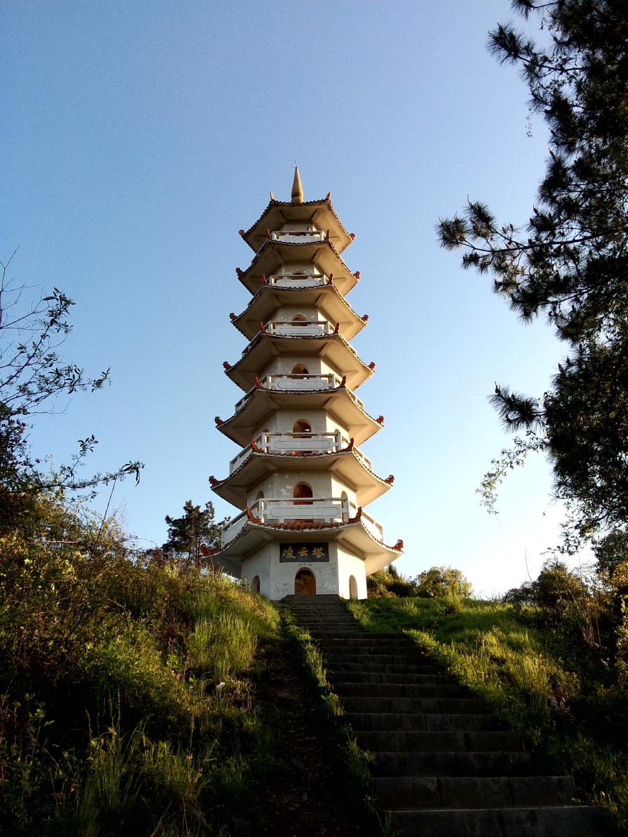 家乡某个不知名的小塔