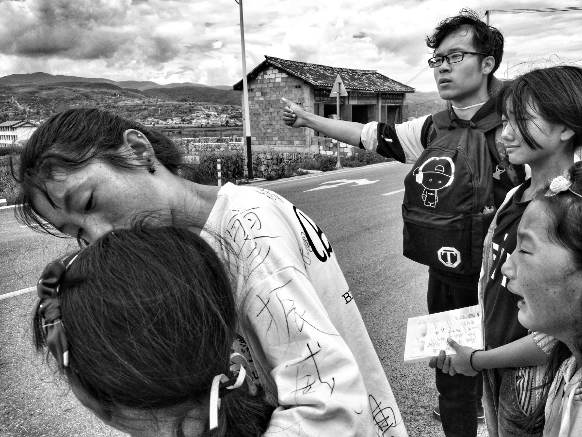 孩子们振聋发聩的哭声,依依不舍的挽留,但我们不得不离开了